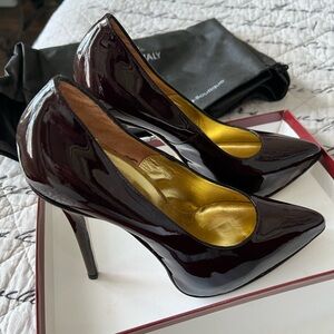 MADE IN ITALY—Elegant Burgundy Patent Leather Heels NWOT—dust bag—5.5” heel